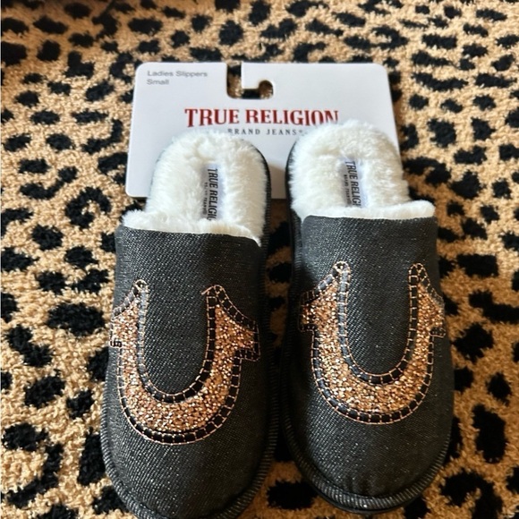 True Religion Black and White Ladies Slippers - Picture 1 of 3